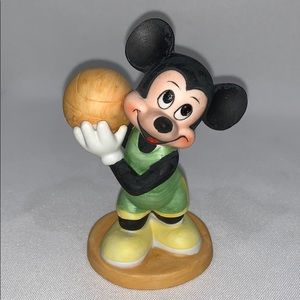 Disney’s Micky basketball figurine